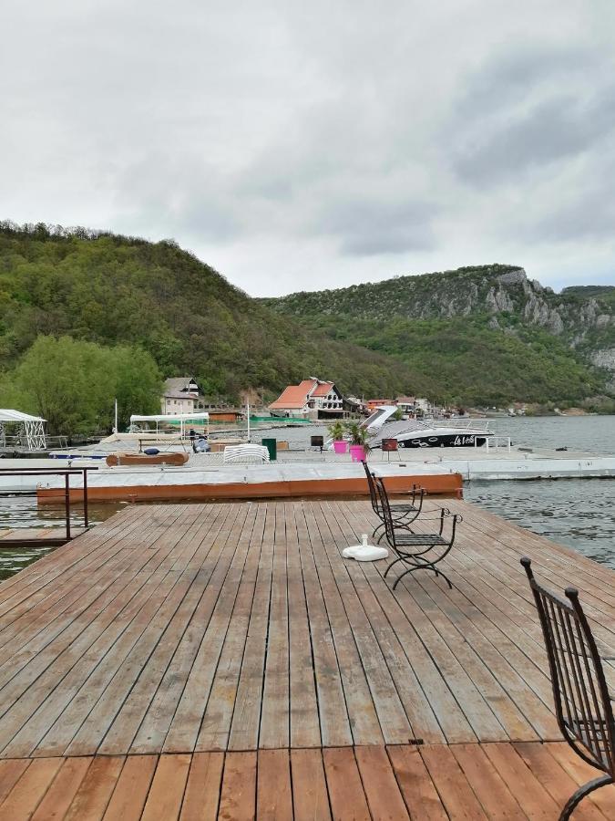 Vila Hercules Dubova Luaran gambar