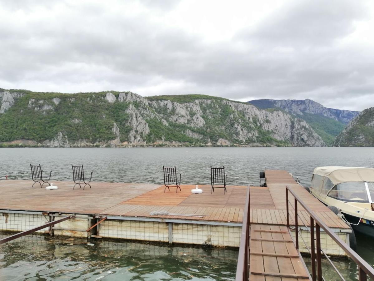 Vila Hercules Dubova Luaran gambar