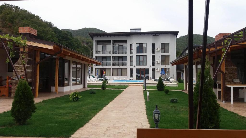 Vila Hercules Dubova Luaran gambar