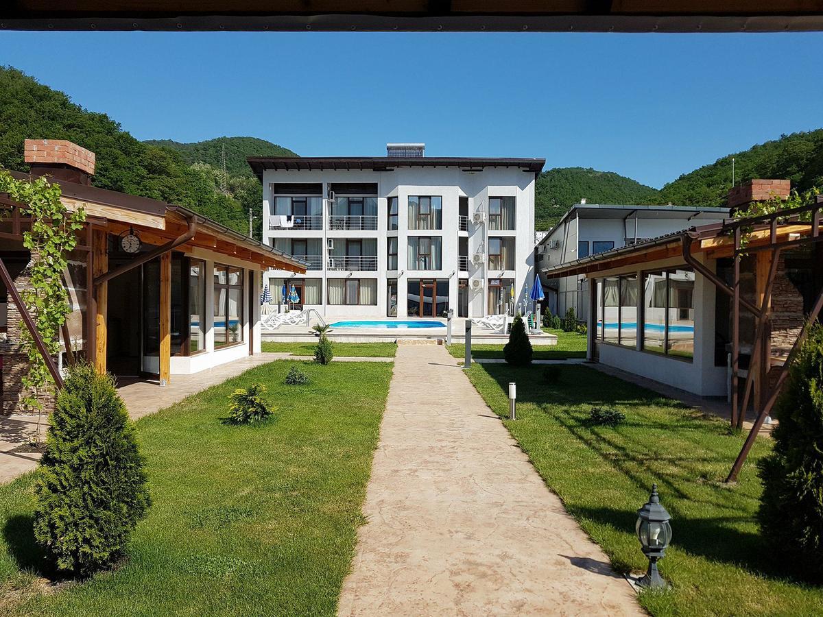 Vila Hercules Dubova Luaran gambar
