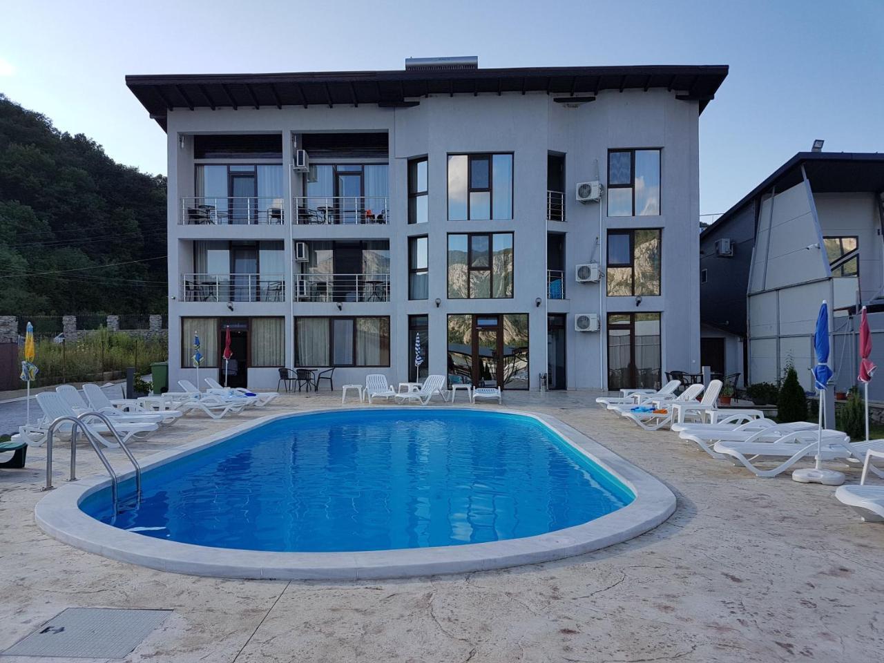 Vila Hercules Dubova Luaran gambar